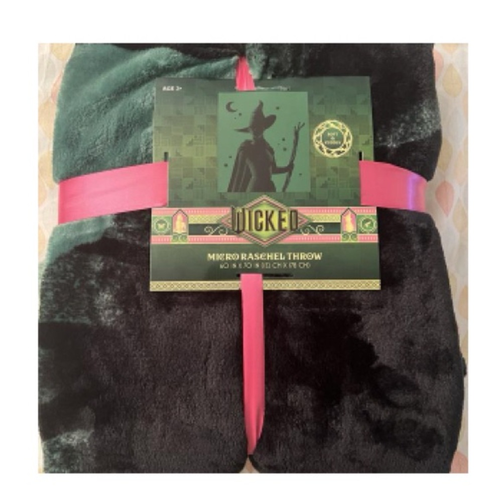 🚫SOLD🚫 “Wicked” Elphaba Micro Raschel Throw - 60”x70” - Picture 2 of 8